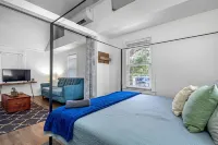 ⤜Spacious Urban RiverEdge Loft With Soaking Tub⤛