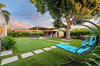 Golf, Sauna, Cold Plunge, Pool, Hot Tub & Theater Hotels near Palm Springs