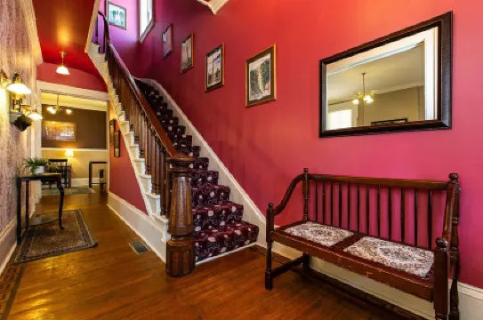 Charming Historic 4 Bedroom with Hot Tub