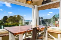 Delightful 6-bedroom house close to beach and casino with WiFi in Lincoln City