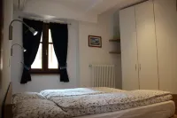 Apartment in restored Rustico directly on the lake, open all year.