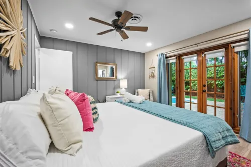 Sunny Palms Villa - Heated Pool + Hot Tub, 2 miles to the Beach!