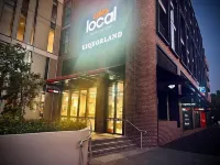 Modern Apartment With Gym, Sauna, Pool & City Access Hotels near South Melbourne Night Market