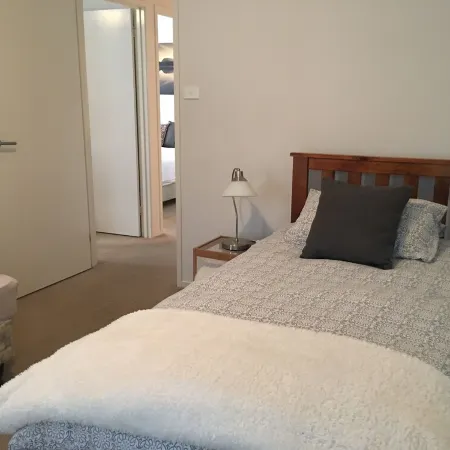 Majura House - home away from home Отели в г. Уотсон