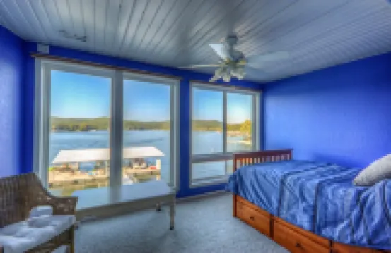 6600 sf, Beds for 33, Hot Tub, Theatre, Game Rm , Entertainers Dock, Great Views