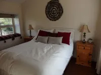 Cosy Cottage With Exposed Beams, Private Garden And Countryside Views Hotels near St James Retail Park