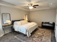 Luxury New Build Villa Sleeps 8 에지우드 쇼핑센터 주변 호텔
