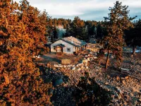 Sunflower Cabin- Mountain Views- Hot Tub