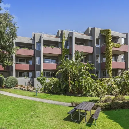 Cumberland Resort Lorne private Apartment near beach, pool, spa, tennis, shops
