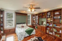 Ouachita Mountains Luxury Retreat on 40+ acres with Pool, Hot Tub, WiFi