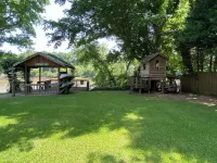 Serene Riverfront Retreat near Historic Camden Sleeps 9 with RV Hookup, WiFi, AC