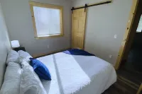 3 BDR /1 BA Cabin, Fishing nearby - Wifi