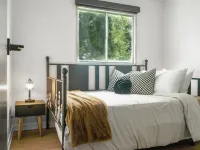 The Rosie Roots - Cozy Pet Friendly House Hotels in Greenfield