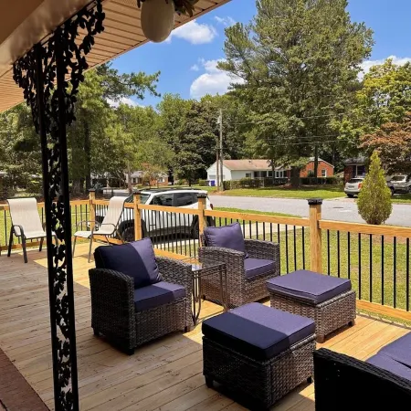 Relaxing 3 BR, 2 Bath Retreat Near ECU – Perfect for Families & Sports Fans!