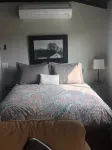 Wine Country Cottage<br>Large comfortable studio Hotels near Second Baptist Church