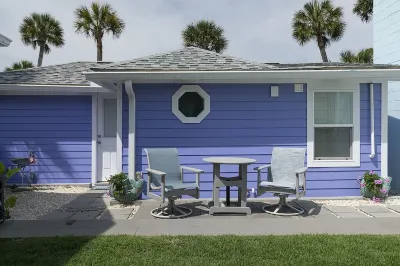 Super Sweet Studio Steps To The Beach! Hotels near Pirate's Cove Playground