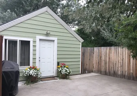 Charming private studio Отели рядом с достопримечательностью «Yellowstone Gateway Museum»