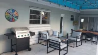 Relaxing Family vacation  with Pool near Cruise, Airport, beach, downtown