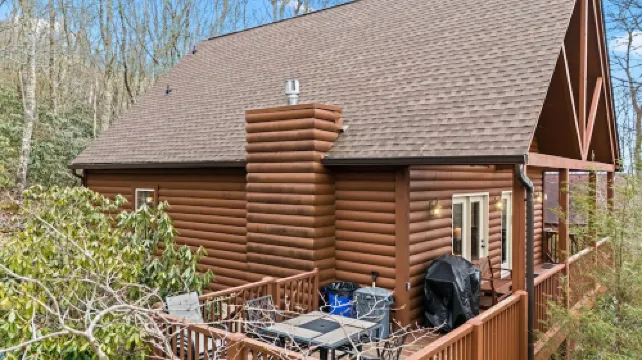 Cozy Kid&pet friendly renov. Cabin w. Hi Spd. WIFI, TV, Hot Tub, Grill, firepl.