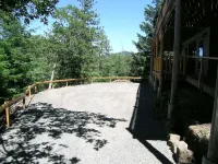 Casual luxury retreat: Siskiyou Mountain Place. 2 br, kitchenette. Hotels near Fish Lake