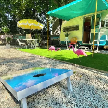 Vintage Glamper Oasis in Downtown Dover, walk to downtown and Henry Law Park