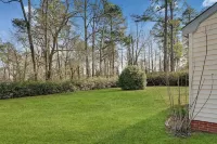 Large House with Ample Parking, Game Room, and 2 Living Rooms. Great for Groups.