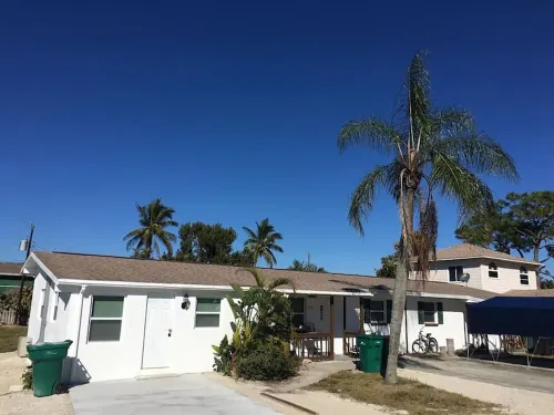 Private Studio Suite near the Beach Hotels in Naples Park