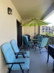 St. Augustine Beach condo, no roads to cross, just direct access to sun & surf. - Uima-altaat