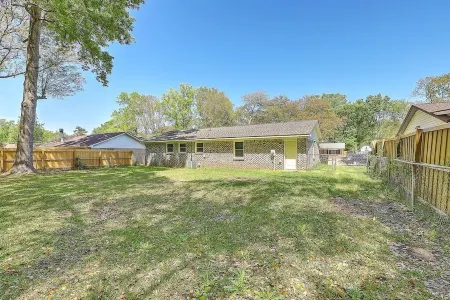 Near Charleston 3 Bed w/Fenced Yard Near Beach! Отели в г. Berkeley County