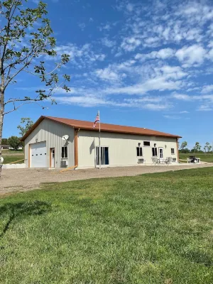 The Copper Lodge in Springfield Отели в г. Боном