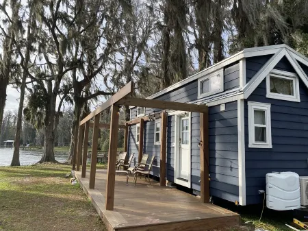 Relaxing Lakefront Farm Tiny Home