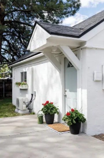 Charming Cottage on the Boise Bench. Minutes from downtown, BSU & the airport.