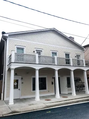 *New* Kentucky Industrial Bourbon Downtown Loft! Hotels near Brown-Pusey House