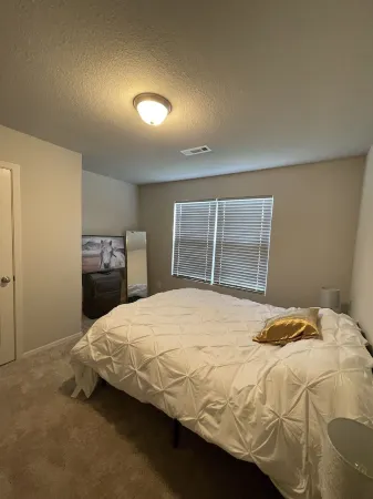 Like New Home close to town family friendly, quiet and close to amenities.