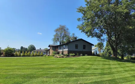 Cozy retreat minutes from town.