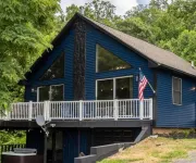 Remodeled Mountain Cabin Over looking Lake Chatuge.