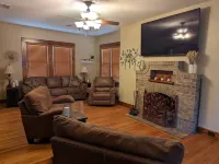 Cozy House  only minutes to  Lake Palestine & Pine Dunes Golf Course