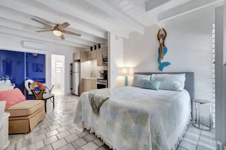 Boynton Beach, Sea view beach studio 9 w large pool