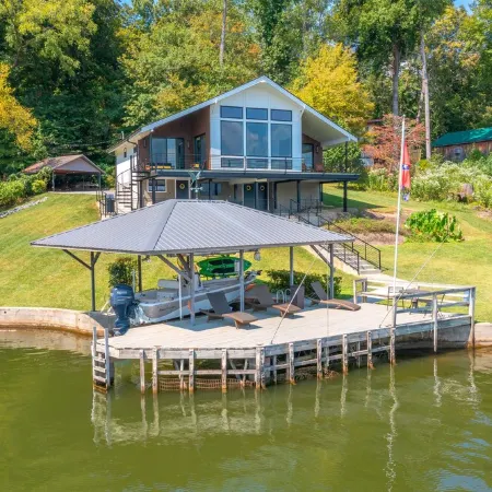 Lavish Lake Getaway W/18 Views+ Boat Dock