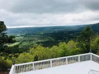 Petit Jean Cliffside Retreat
