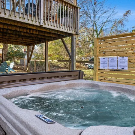 Charming Home in West Asheville - Hot tub/Deck/Firepit/Fenced Yard