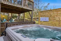 Charming Home in West Asheville - Hot tub/Deck/Firepit/Fenced Yard