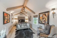 Glamping in Spicewood TX Hill Country~ Cabin 1 The Madison at Green Acres