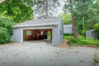 ENTIRE HOME! 5 BEDROOM, 2 BATH, WITH JACUZZI - .2 miles to Iowa State Campus