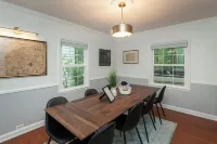 ENTIRE HOME! 5 BEDROOM, 2 BATH, WITH JACUZZI - .2 miles to Iowa State Campus
