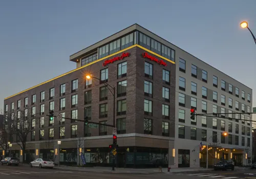 Hampton Inn Chicago North/Loyola Station Hotels in Evanston