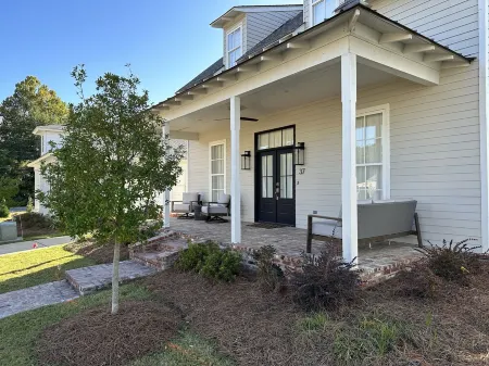 Top Rated home in Starkvegas for a game day experience!! 3 Min from campus!