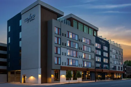 Tempo by Hilton Louisville Downtown NuLu Отели рядом с достопримечательностью «Мост «Большой четвёрки»»