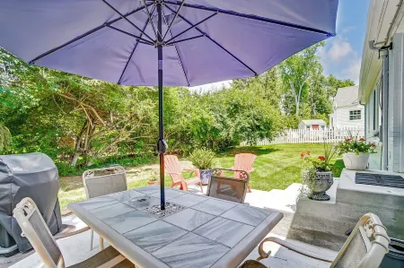 Completely updated home! -Close to hospitals, UD, Wright Patt Air Force Base. Отели в г. Кеттеринг