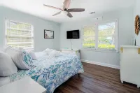 Port Of The Royal - 2 Minutes from Parris Island, 5 Minute WALK to Restaurants.